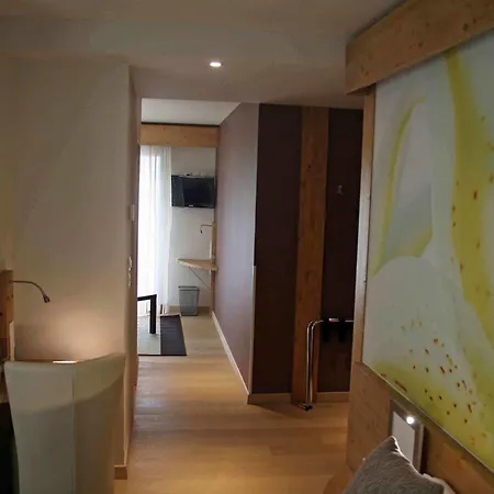 Hotel La Croix De Savoie &