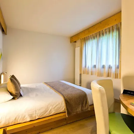 La Croix De Savoie & Hotel 4*