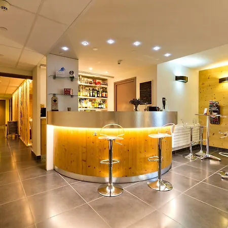 Hotel La Croix De Savoie & Les Carroz d'Araches