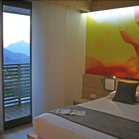 Hotel La Croix De Savoie & 4*