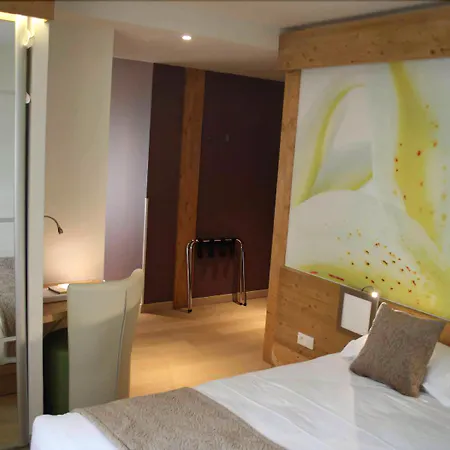 Hotel La Croix De Savoie & 4*