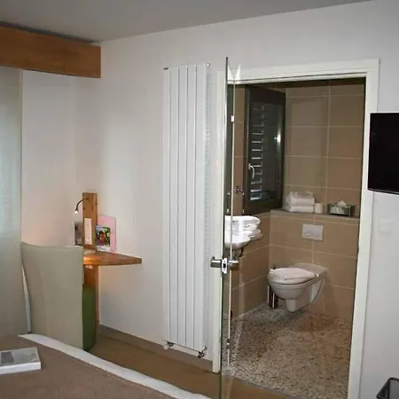 Hotel La Croix De Savoie & 4*