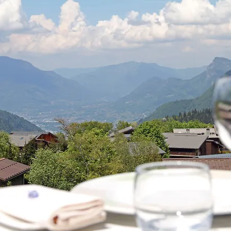 La Croix De Savoie & Les Carroz d'Araches