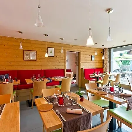 Hotel La Croix De Savoie &