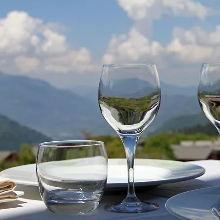 Hotel La Croix De Savoie &