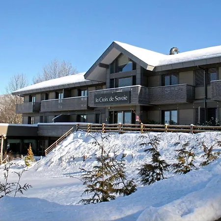 La Croix De Savoie & Hotel Les Carroz d'Araches